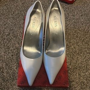 Guess white Leather Pumps